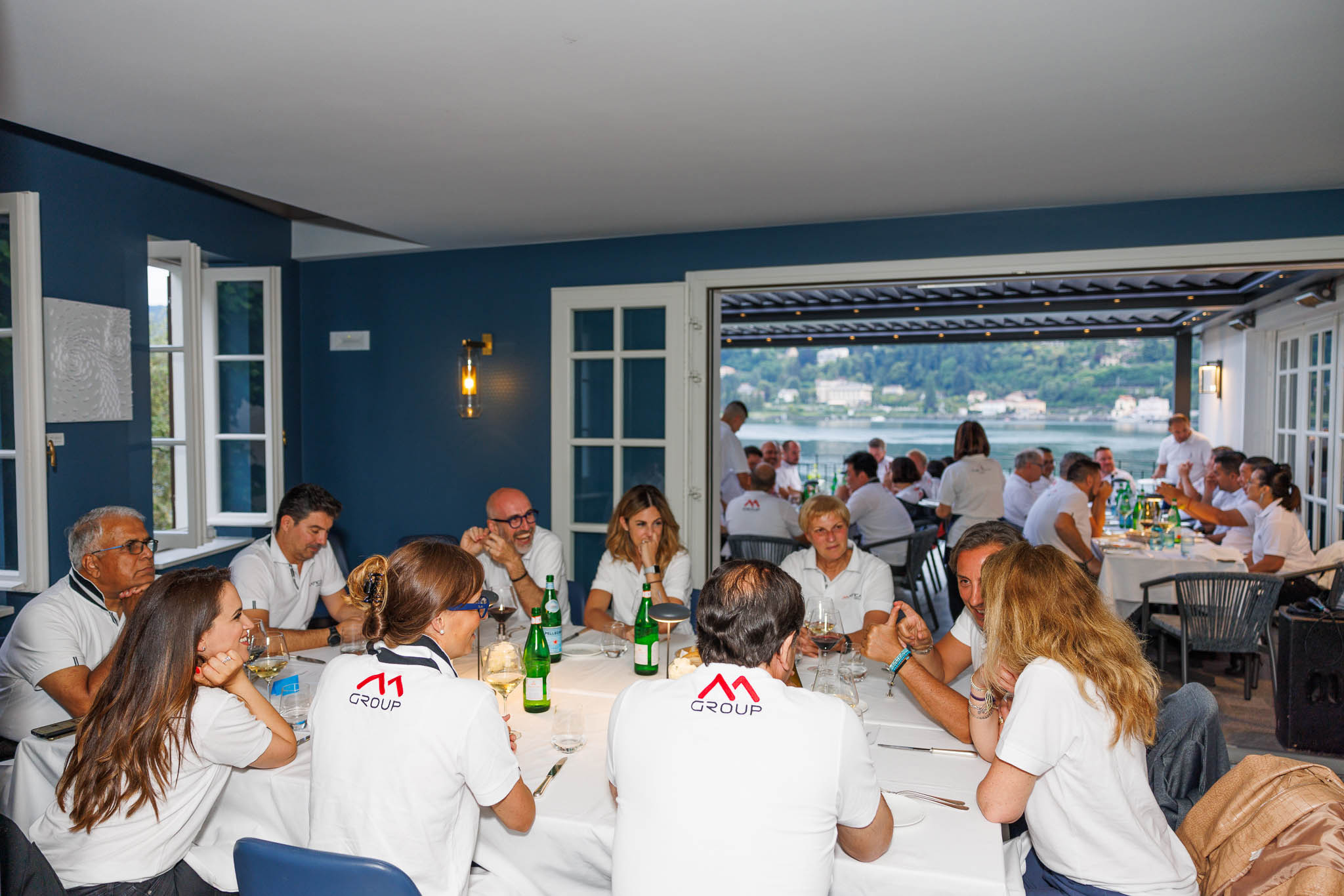 Foto business di conferenza presso il Lago Maggiore